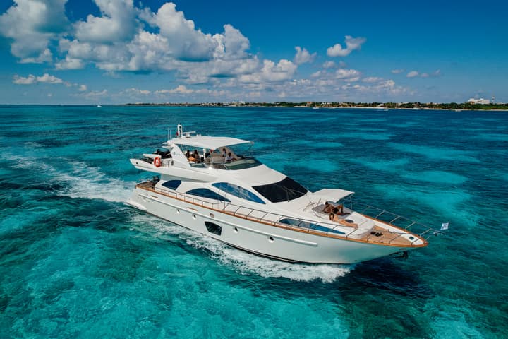 80 Azimut luxury charter yacht - Puerto Cancún, Quintana Roo, Mexico